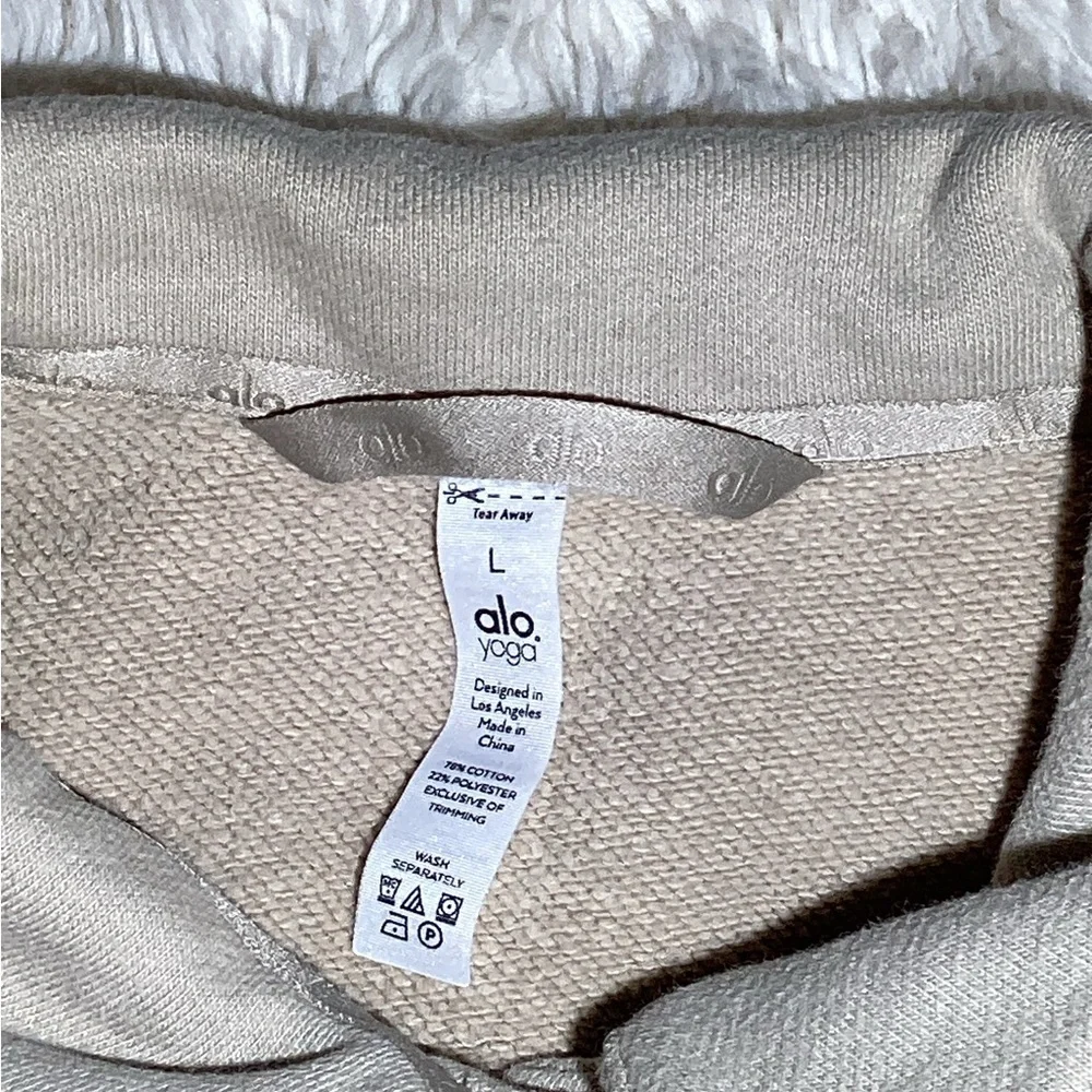 Alo Yoga Renown women’s Cropped Button-Up Pullover size large